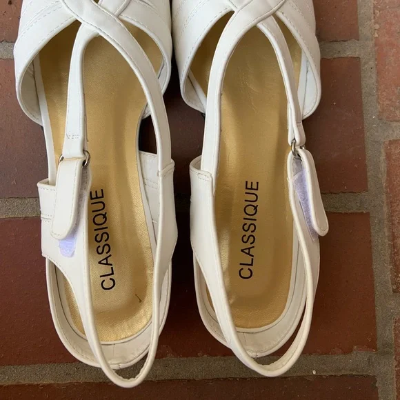 Classique White Vegan Leather Sandals - Picture 2 of 9